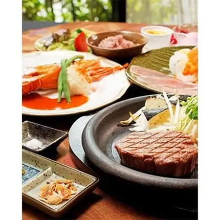 ロブスター料理付き国産牛ヘレステーキフルコース　(4名様分)_旅行券・チケット 食事券  _【1091565】