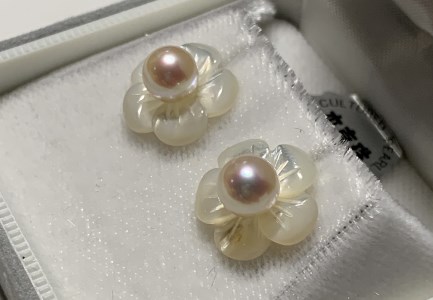【わかき真珠】アコヤ真珠ピアス　白蝶貝花びら５枚