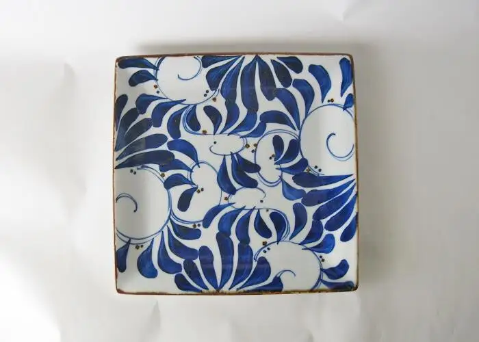 【AB380】【波佐見焼】２７×２７cm角プレート karakusa　【西海陶器】 １ 14501