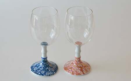 有田焼 ペアワイングラス 赤小菊 / 青小菊【東洋セラミックス】食器 グラス ワイングラス ペア セット 菊 レッド ブルー 華やか ギフト A18-157