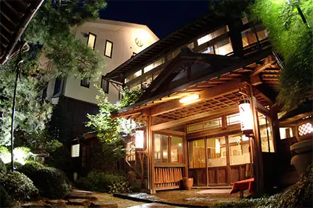 文化財の宿　八ツ三館　季節の会席を楽しむ１泊２食ペア宿泊券【清華の間】［L0016pi］