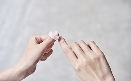 石英　ネイルケアリング（＃150） 雑貨 日用品 ケア用品 指先 リング型 コンパクト やすり 