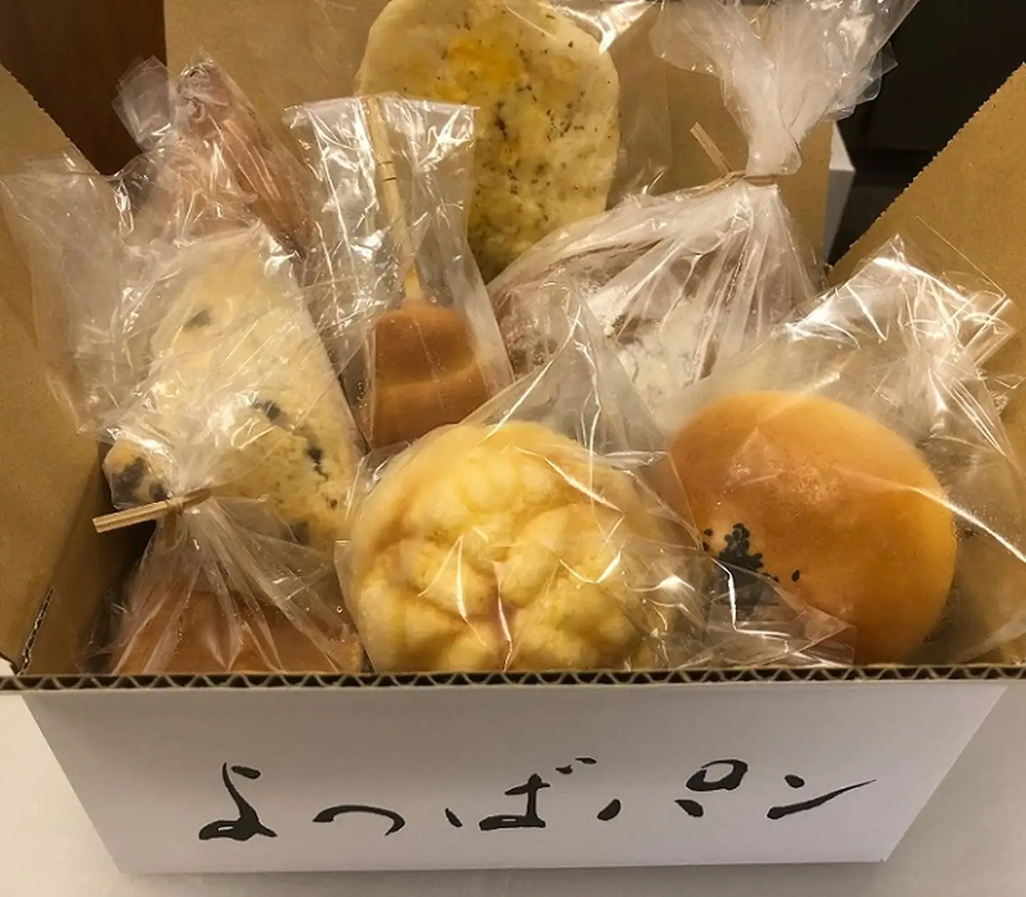 佐賀県産小麦のよつばパンおすすめパン9個セット（小サイズ） 冷凍パン パン詰合せ カンパーニュ 明太フランス あんぱん メロンパン スコーン：B110-030