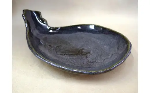信楽焼 茄子形大皿