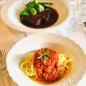 ベニズワイガニの特製トマトソースのパスタと和牛ホホ肉の赤ワイン煮込みセット