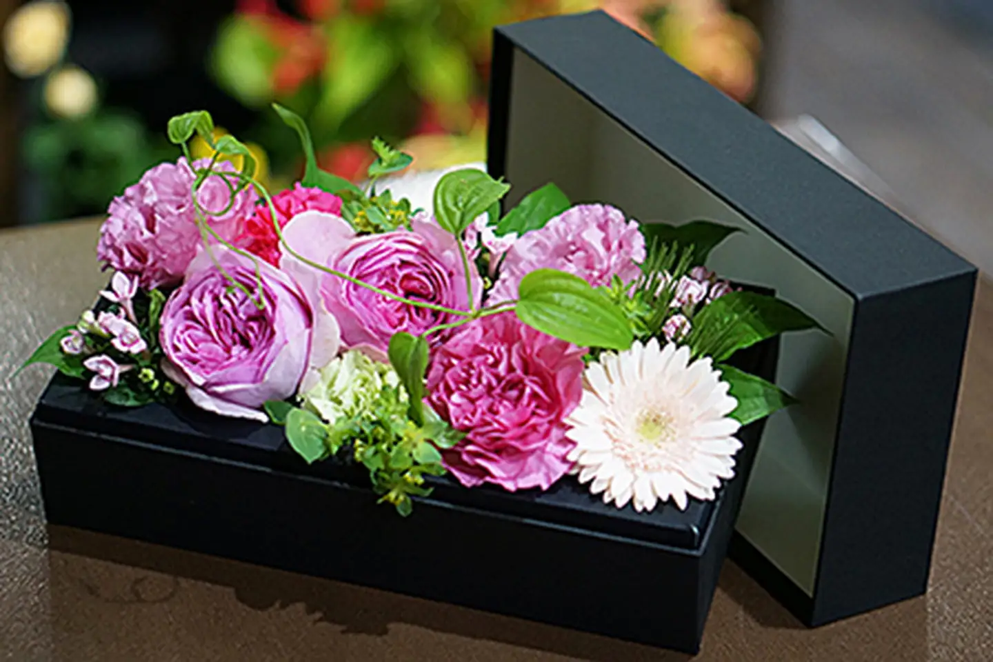 【定期便12回】季節の生花のフラワーボックス：C189-004