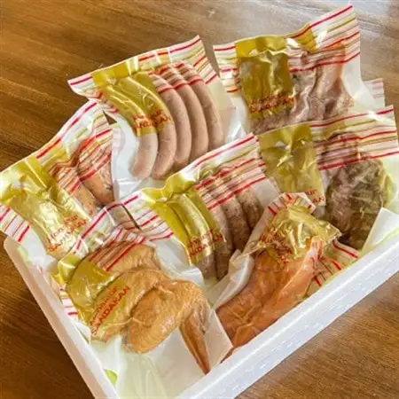さんだかんの無添加「北のハイグレード食品」選定のチキンじゅーしぃを含む、北海道産鶏の燻製セット【配送不可地域：離島】【1319340】