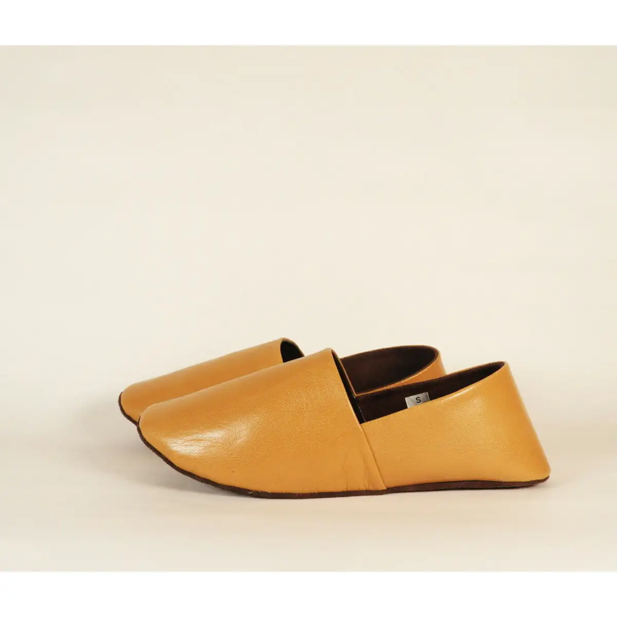 【KUTSUNE〈クツネ〉】ルームシューズ（革製・バブーシュタイプ） (サイズ：M(24.0-24.5cm)、カラー：黄)_0109-001-T03-3-2