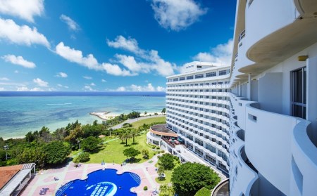 Royal Hotel 沖縄残波岬【特典付】一泊朝食付ペア宿泊券（8階以上ハイフロアルーム・オーシャンビュー）