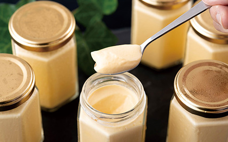 生クリームをふんだんに使用した手作りなめらかプリン
