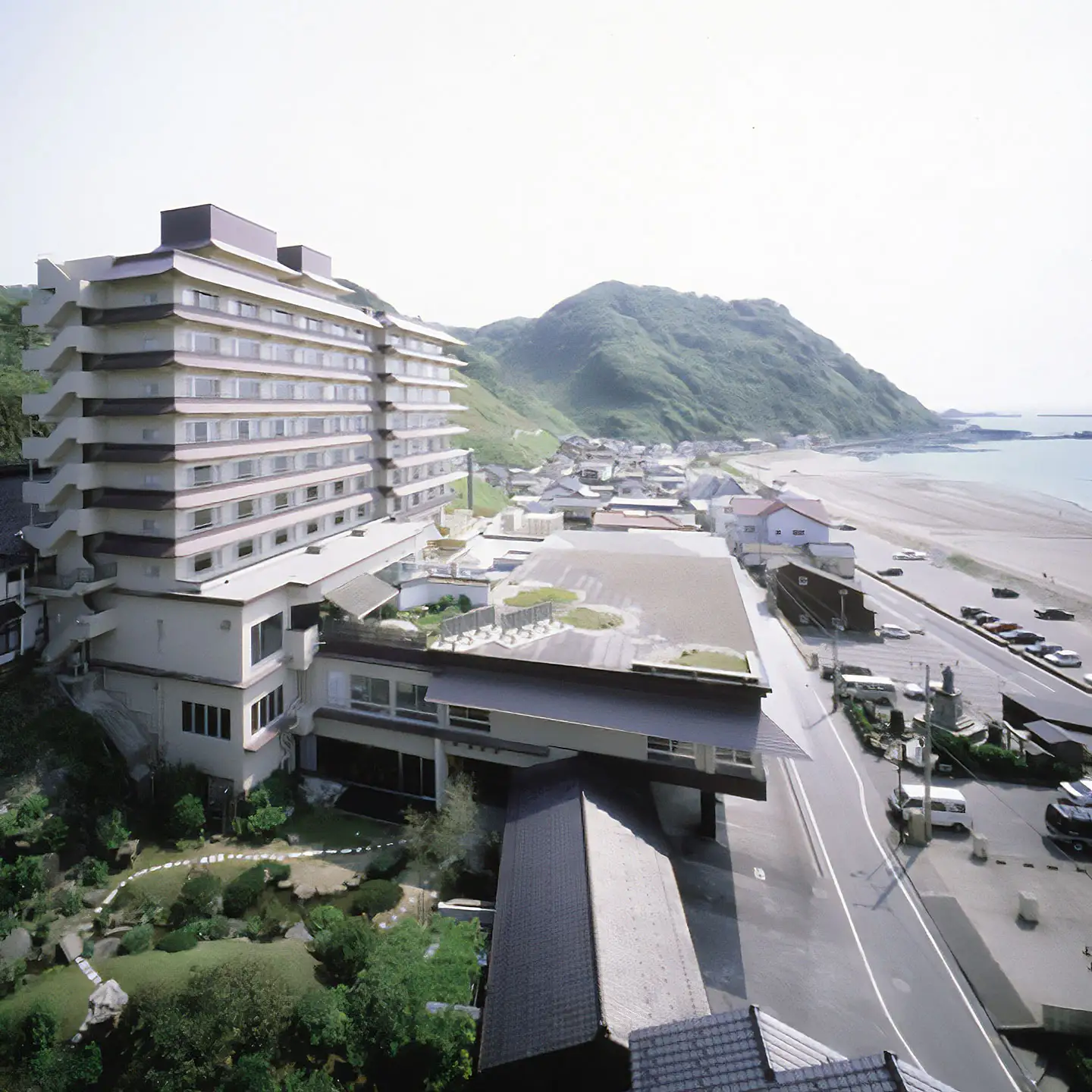 【令和7年産 コシヒカリ (精米) 10kg×KAMEYA HOTEL (亀や)】旬の特産品と宿泊利用券セット
