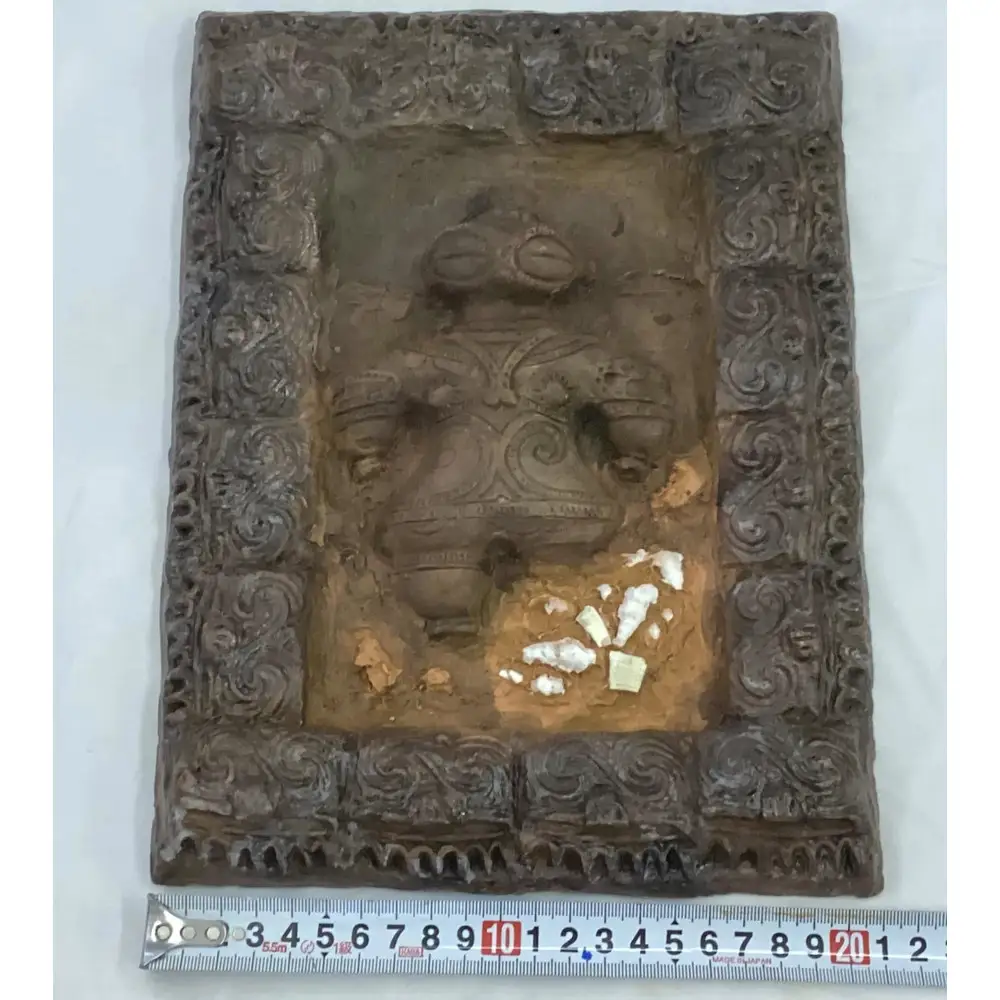 縄文発掘レリーフ　遮光器土偶（片足）