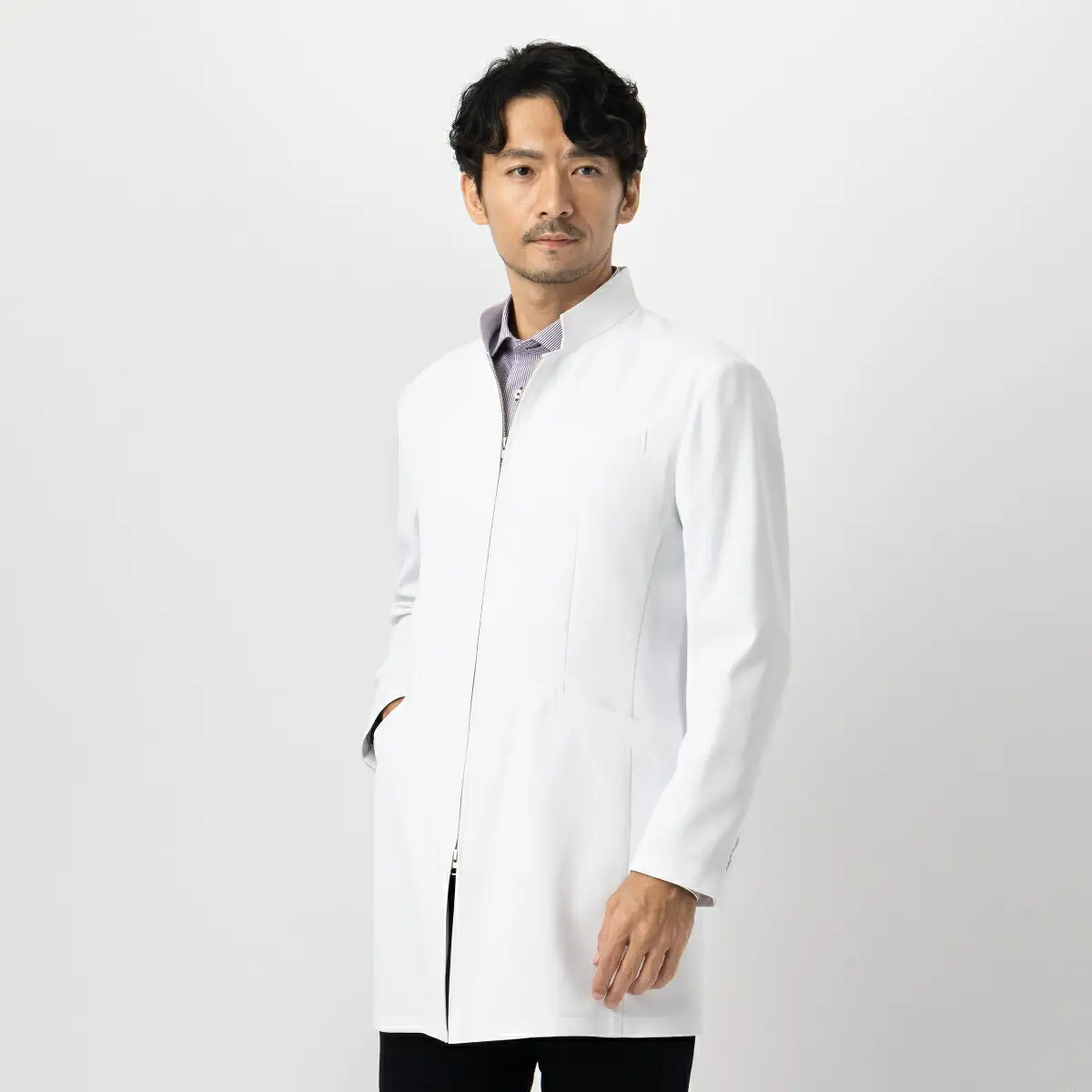レピウスの白衣 【メンズ】 スタンドカラーZIP ショートコート [長袖] ストレッチ素材 / ネーム刺繍付き(サイズ：46サイズ)_0113-014-T04-2