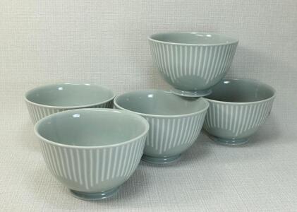 【AB1085】【波佐見焼】φ13ｃｍの小さめ丼５個組  花ふわりグレー 【西海陶器】 ５ 30591