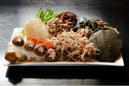 美容にも健康にもバッチリ！ コラーゲンたっぷり 「すっぽん鍋セット」 4人前(野菜付き) _S50