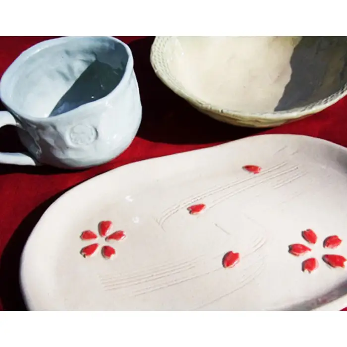 陶芸体験【手びねり】 ／ チケット 体験チケット てびねり とうげい 陶芸 体験 粘土 手作り 手づくり 作品 器 食器 皿 コップ 酒蔵 温かみ 日本建築 茨城県 No.062