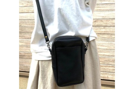 【本革】スマホショルダー スマホポーチ 黒色 斜め掛け ストラップ調整可 長財布入ります [1490]