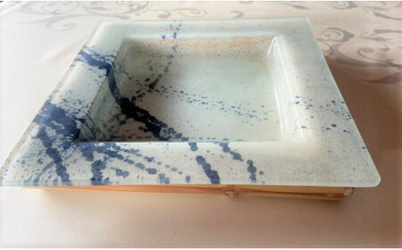 竹台付きガラス皿（大）A ガラス 花器 皿 食器 器 手作り 温かさ 色どり 彩り 普段使い おしゃれ 手作業 プレゼント ギフト 贈り物 贈答品 竹製台付き 竹 和 モダン 天然素材 奈良県 生駒市 送料無料