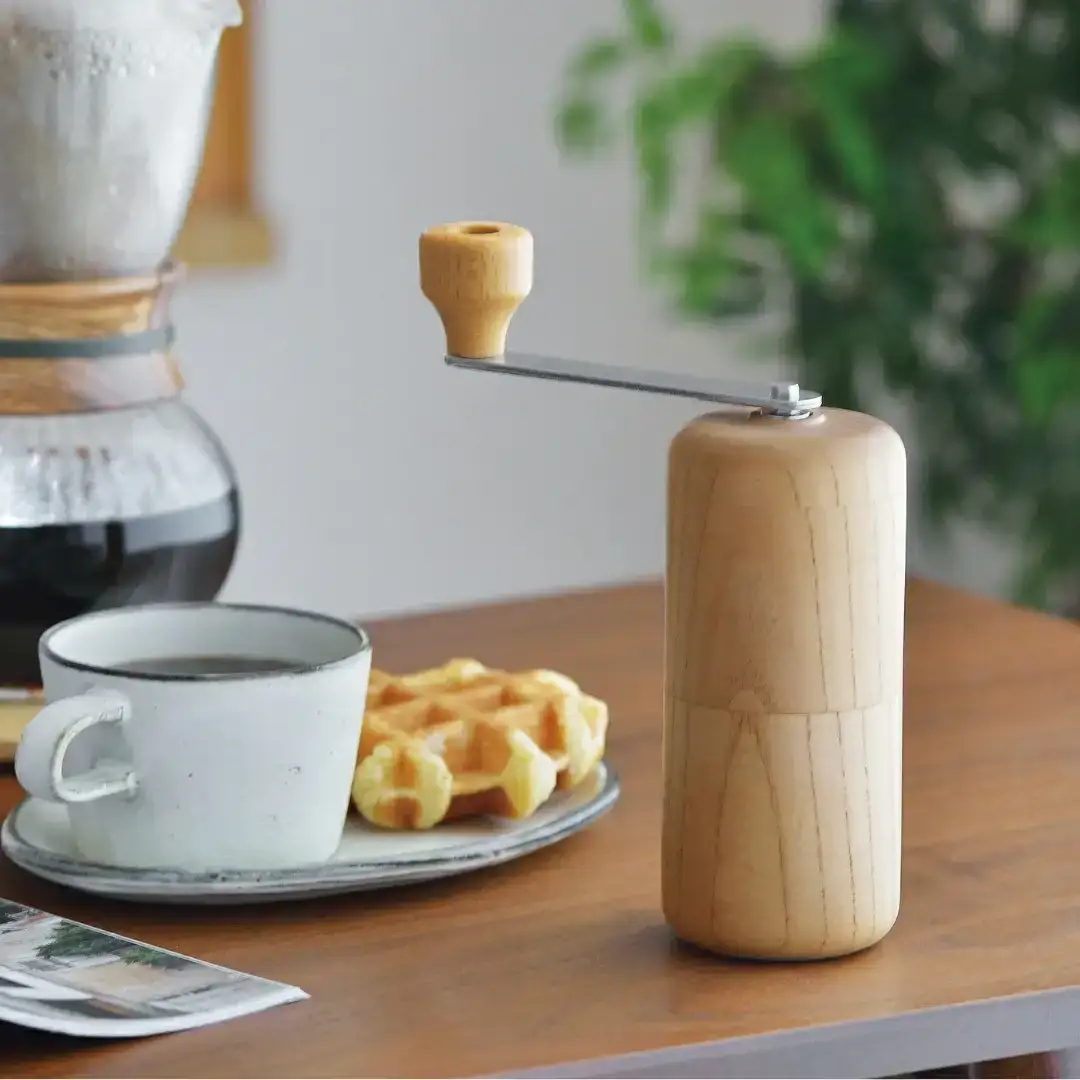 [限定100個] 欅を使ったコーヒーミル 木目 セラミック刃 手動 コンパクト ソロキャンプ 燕三条製 コーヒーミル