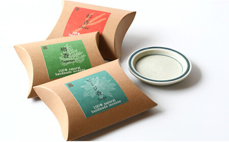 自然素材100％ お香セット コーンタイプ（杉・檜・セージ）各10個 & 有田焼台皿【ARITAYAKI-STORE】有田焼 お香 お香立て 香皿 セット リラックス 癒し 瞑想 天然原料 ハンドメイド A15-357