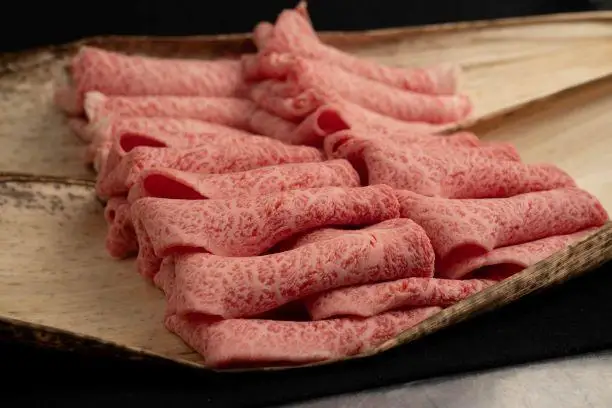 〈内山肉店〉雪温貯蔵にいがた和牛　みすじしゃぶしゃぶ用６００ｇｘ２【高島屋 選定品】