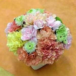 1316マイスターが制作する季節のフラワーアレンジメント　アレンジメント 花 フラワー 季節 マイスター フラワーデザイン フラワーアレンジメント