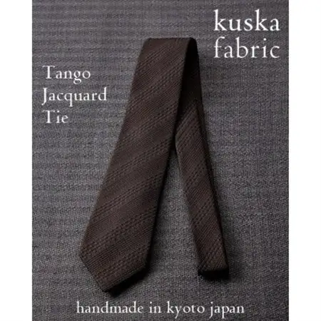 【手織りネクタイ】ダークブラウン 丹後ジャカードタイ kuskafabric 京都・丹後のシルク織物_装飾品・工芸品 ネクタイ・ベルト 服飾小物 _【1423229】
