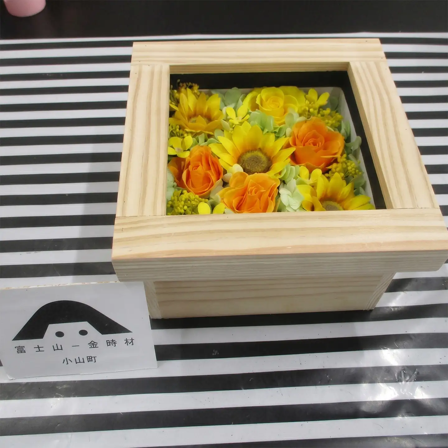 富士山白雪姫花手箱　プリザーブドフラワーBOX（15cm×15cm×9cm）