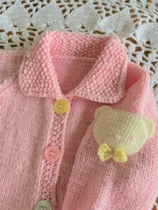 手編みベビーニット（上下帽子セット） [編み物 手作り ファッション 子供服 ズボン ボタン 小物 キッズ 赤ちゃん かわいい]  ピンク