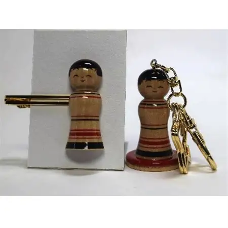 「こけス」ネクタイピン＆キーホルダー(赤ロクロ線)_雑貨     装飾品・工芸品     装飾品・工芸品  服飾小物 _【1238390】