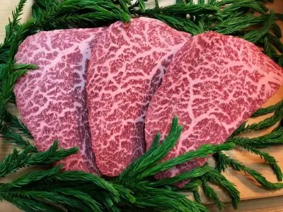 飛騨牛 5等級 心芯ステーキ3枚 希少部位 もも肉 赤身 希少 牛肉 ステーキ サシ モモ 冷凍 黒毛和牛 飛騨市推奨特産品 古里精肉店謹製 肉 和牛 ブランド牛 A5 贈答 熨斗掛け 50000円 5万円 [E0038xpi]