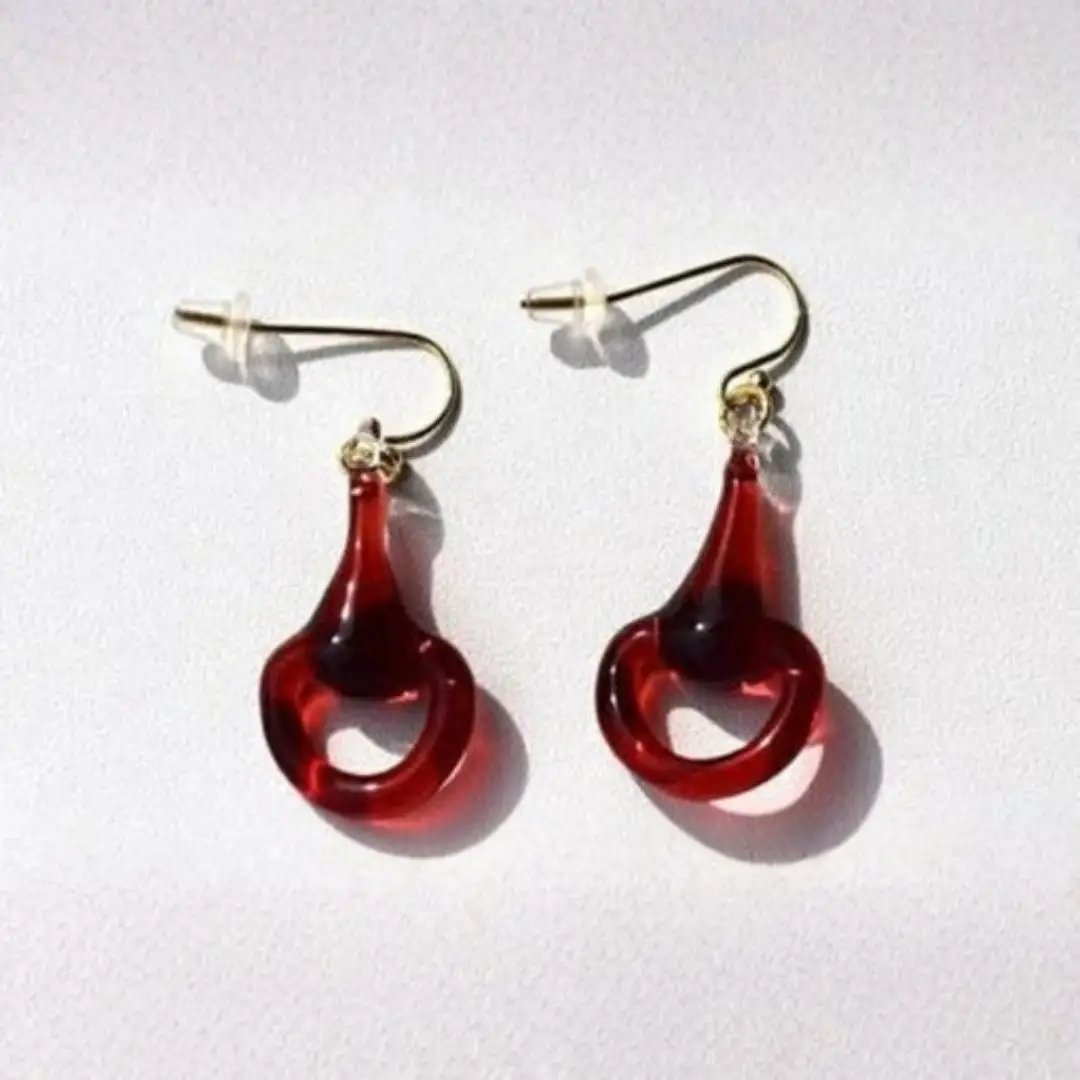 ハーフビットピアス RED (イヤリングに変更可) | ピアス アクセサリー