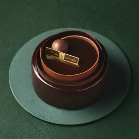 トシ・ヨロイヅカ監修 マニフィーク・ショコラ チョコレートケーキ 1ホール(12cm・2～3名様)【配送不可地域：離島】【1461322】