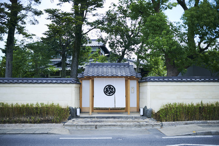 【翠門亭】宿泊券 利用券 お食事付 記念日 900,000円 一日一組様 奈良市 一泊二名様 Z-02