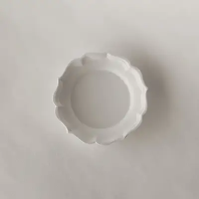 〔臼杵焼〕稜花リム皿（S）【白・1枚】
