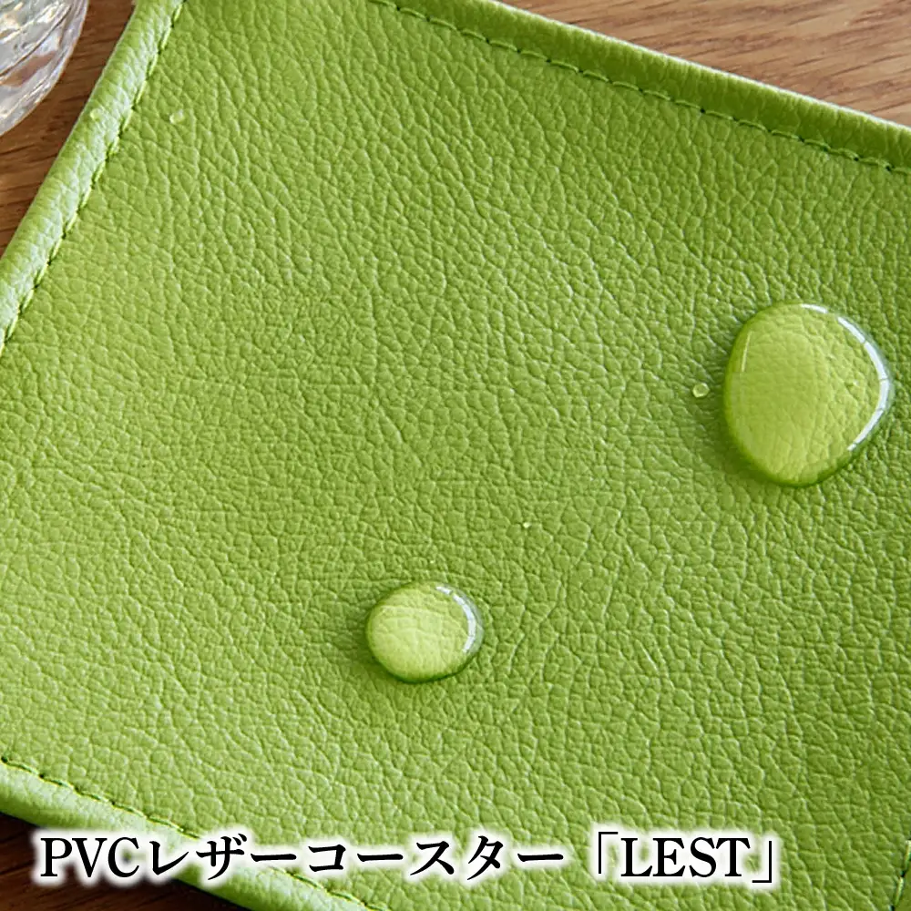 PVCレザーコースター「LEST」（グリーン） ／ コースター レザー 撥水 おしゃれ 拭ける 北欧 モダン キッチン ティータイム 日本製 高級感 インテリア 雑貨 汚れ防止 傷防止 ギフト 無地 四角 スクエア 贈り物 千葉県 No.219-06
