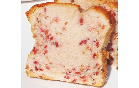 すべて手作りにこだわった、宿河原パウンドケーキ「苺」
