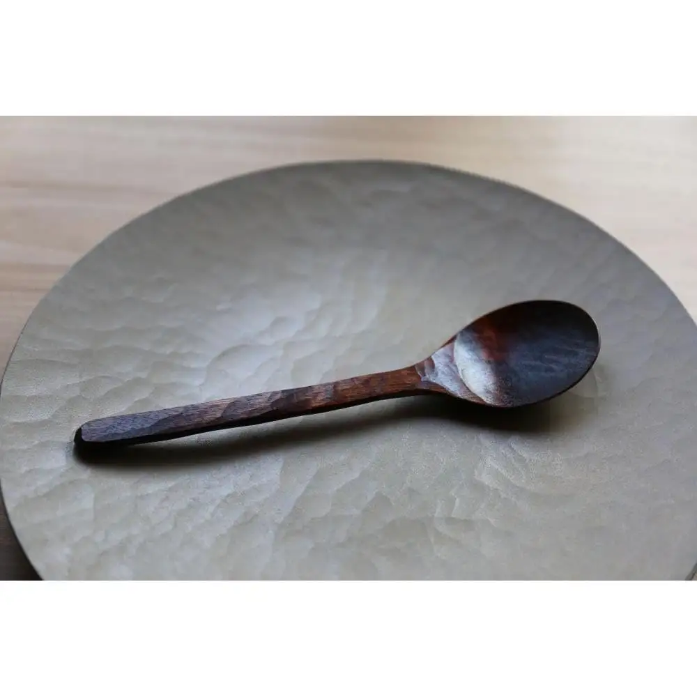 漆を使った手彫りの丸スプーン 1本【受注生産】【WOOD IKOR】 スプーン 漆 木製 カトラリー 日用品 雑貨 食器 北海道 [AXBI001]