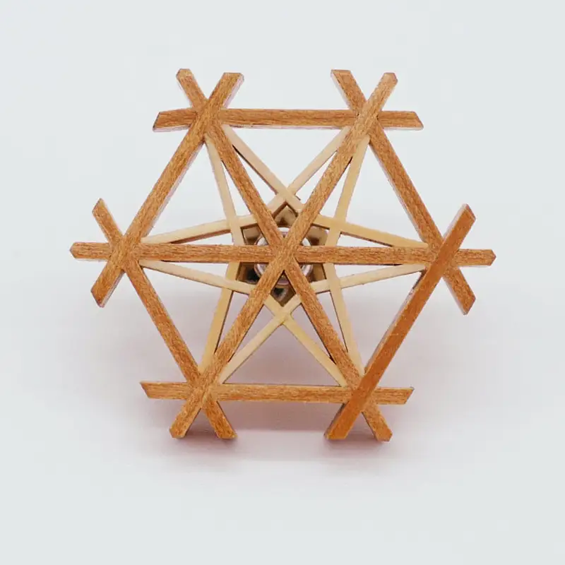 秋田杉とヤマザクラの 職人手づくり 組子ブローチ 「Rindou」 工芸品 ファッション小物 アクセサリー 