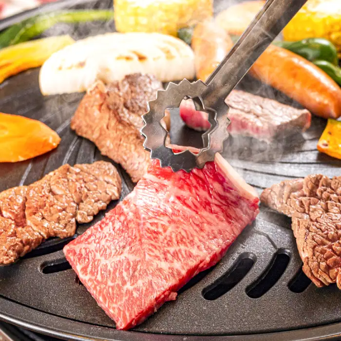 【冷蔵配送】全国大会W受賞！奥出雲和牛肩ロース焼肉の定期便800g×8回 （毎月21日お届け）【牛肉 定期便 肩ロース焼肉 800g 8回 焼肉 人気 冷蔵 国産 奥出雲和牛 黒毛和牛 ブランド牛 贅沢 お祝い 贈り物 プレゼント ギフト】