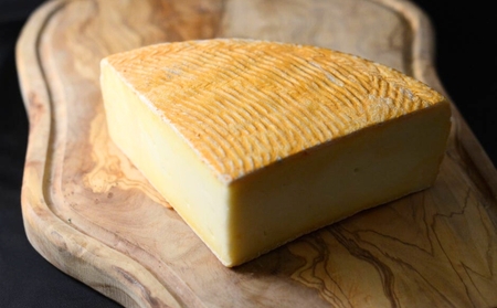 CHEESE STAND東京セミハードチーズホール1/4サイズ