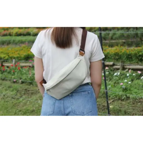 撥水ヌバックレザー　ボディーバック　(オフホワイト)