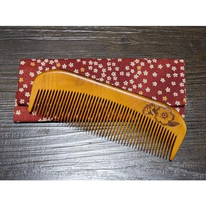 つげ櫛の櫛留商店　本つげ材焼絵櫛（すす櫛中歯）袋付　※約１２cm