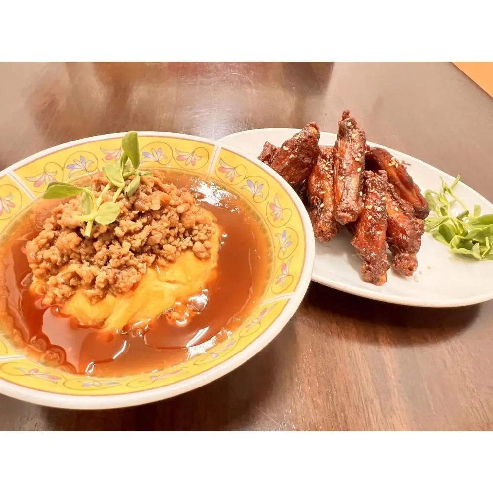 福岡市創業50年の町中華 中国飯店の辛肉味噌天津飯（内容量400ｇ）×3個とピリ辛チキンバー（内容量150ｇ）×1ｐの詰め合わせ | 中華 食品 加工食品 人気 おすすめ 送料無料