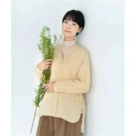 【洗える/柔らか/草木染め】コットンVネックシャツ　エンジュ(ベージュ)【1555891】