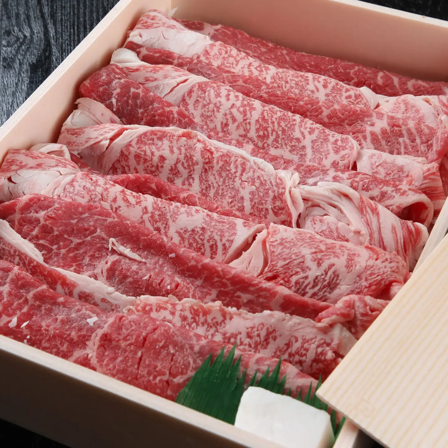 黒瀬牛 すき焼きしゃぶしゃぶ用 1kg【配達不可：北海道・沖縄・離島】