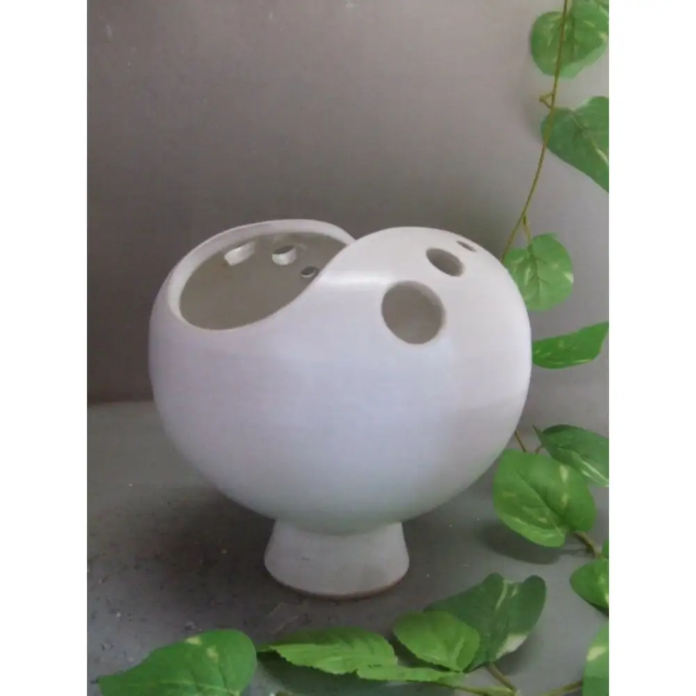 【信楽焼】白釉変形花入れ・花瓶・花器　　　nha-045