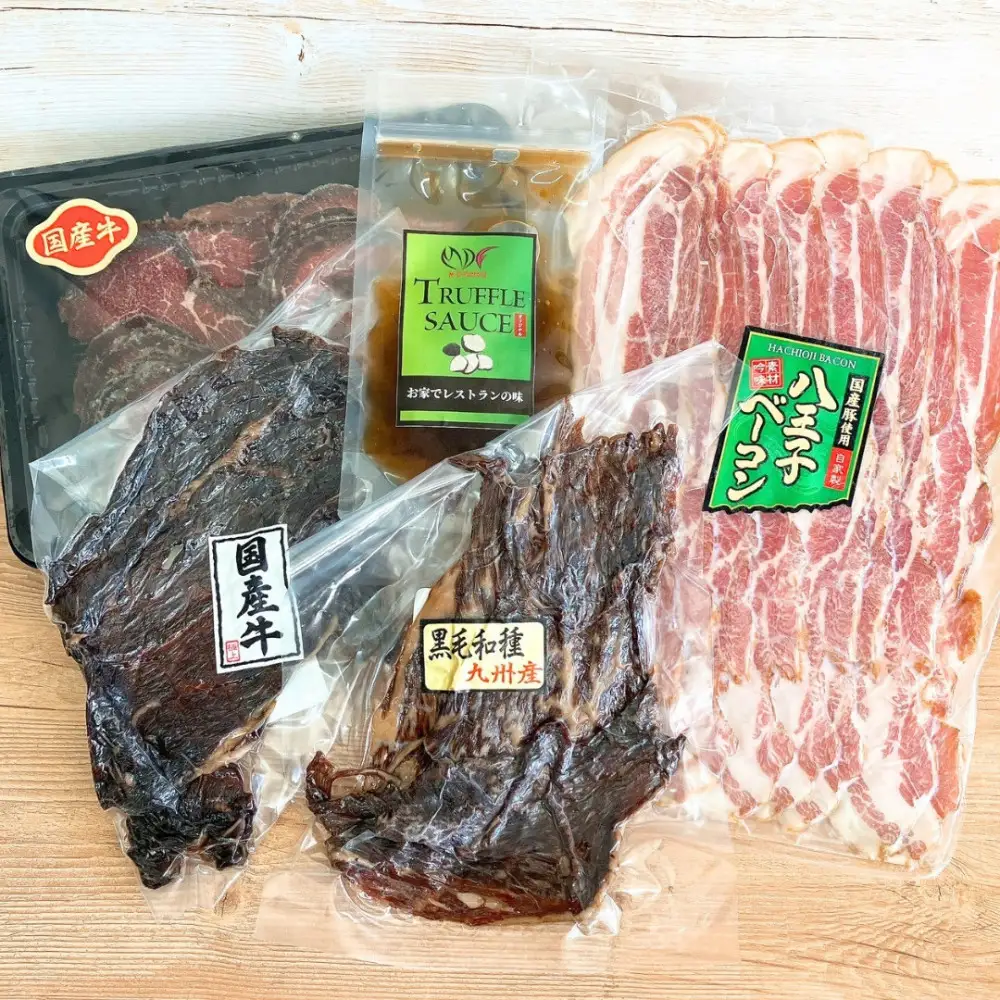 【ふるさと納税】【おつまみセット】 黒毛和牛  ジャーキー 50g×1パック＆ 国産牛 ランプ ジャーキー 50g×1パック＆八王子 ベーコン スライス　200ｇ×1パック＆ 国産牛 モモ ローストビーフ　スライス　150g×1パック