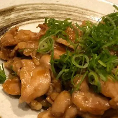 土佐はちきん地鶏もも肉の味噌ダレ炒め