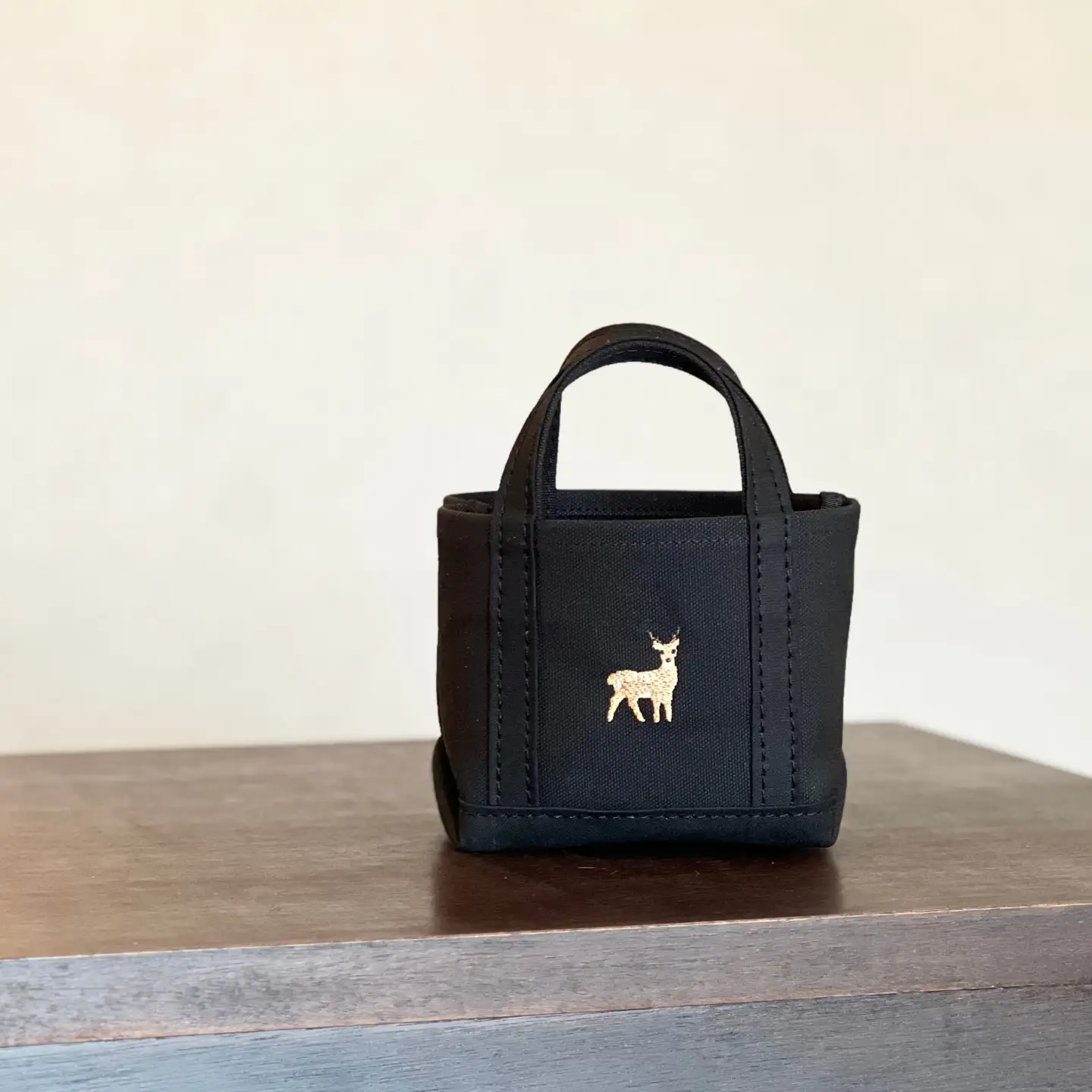 《Milih×NARA》オールブラックの"鹿"刺繍 マイクロミニトート【cbm03】